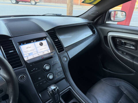 2018 Ford Taurus SEL