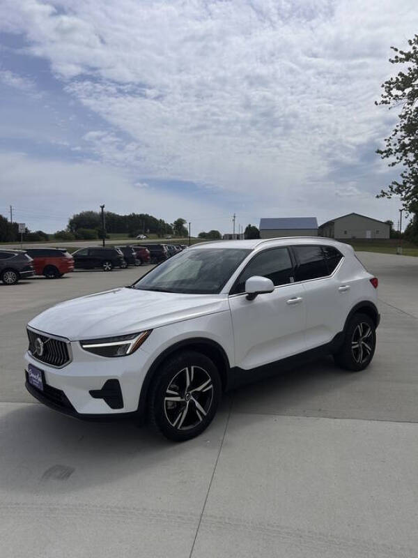 2024 Volvo XC40 B5 Core Bright Theme
