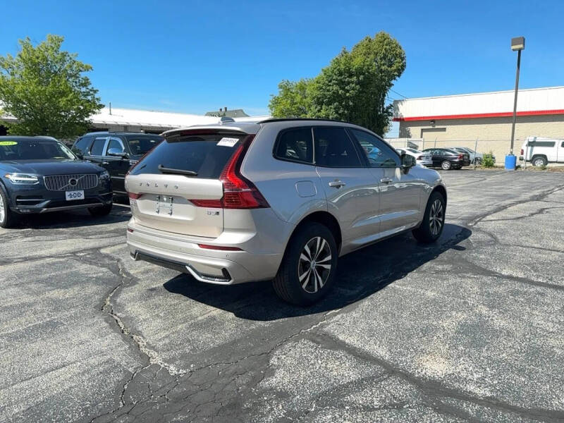 2024 Volvo XC60 B5 Core Dark Theme