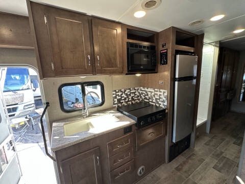 2019 Winnebago Outlook