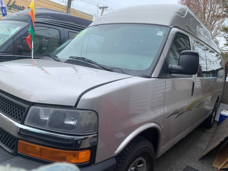 2007 Chevrolet Express for sale at Deleon Mich Auto Sales in Yonkers NY