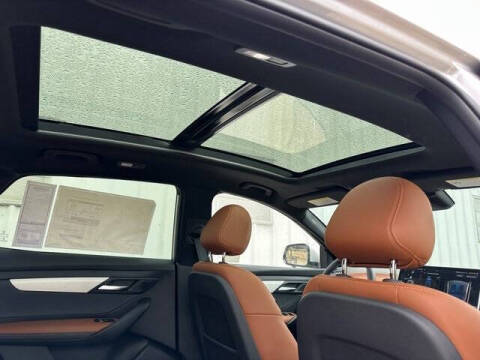 2025 VinFast VF8 Plus