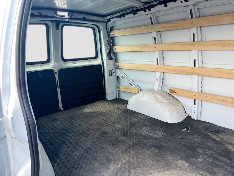 2025 Chevrolet Express 2500