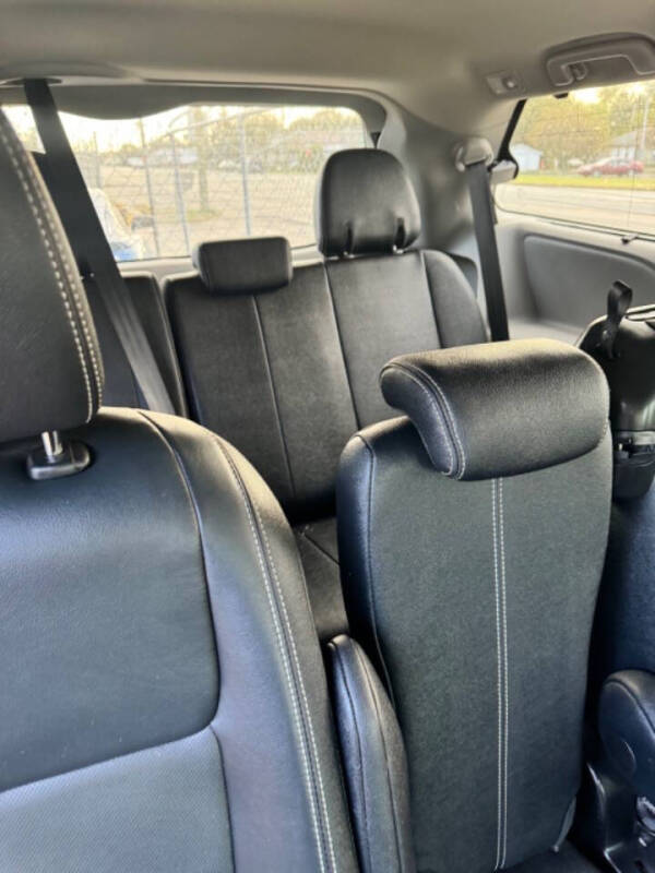2017 Toyota Sienna SE 8-Passenger
