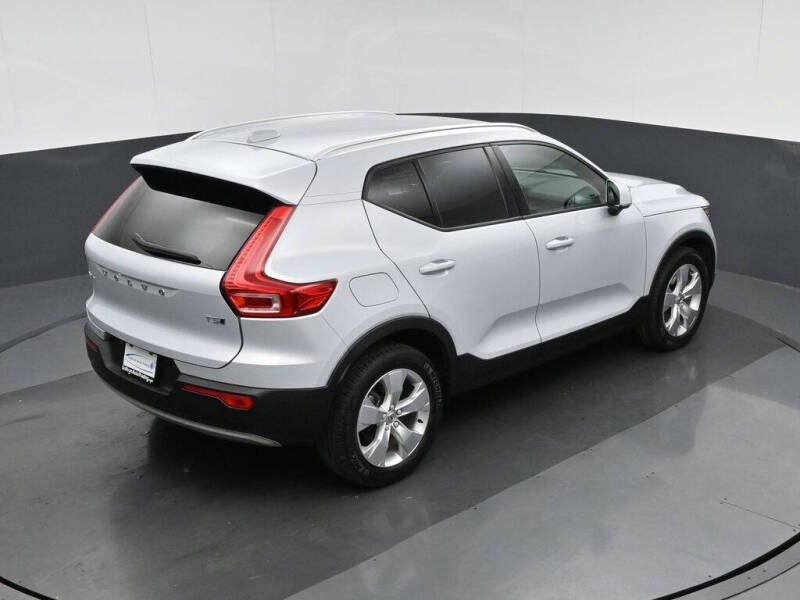 2021 Volvo XC40 T5 Momentum