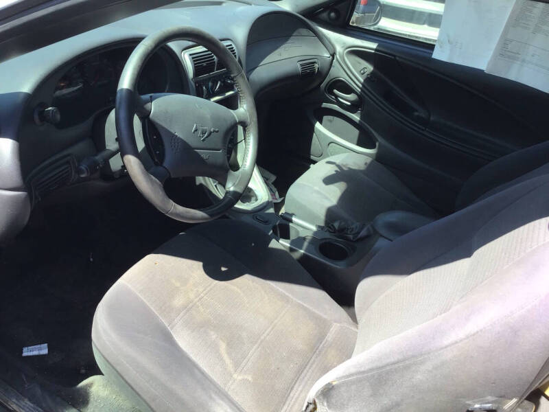 2004 Ford Mustang Deluxe