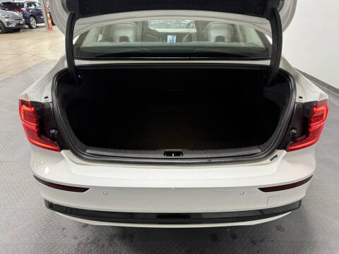 2024 Volvo S60 B5 Plus Dark Theme