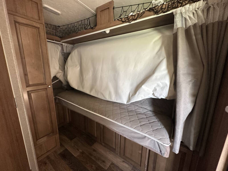 2016 Forest River Rockwood  Roo 233S