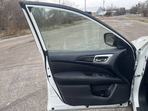 2017 Nissan Pathfinder SV