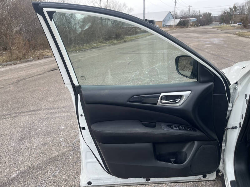 2017 Nissan Pathfinder SV