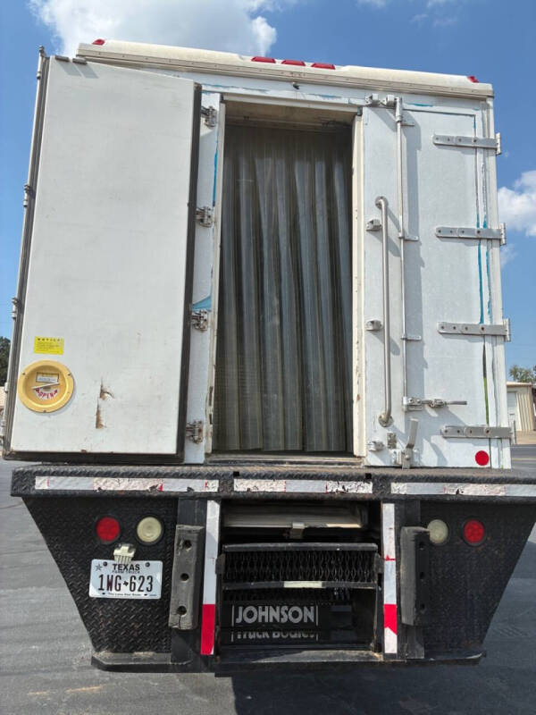 2007 Freightliner M2 106