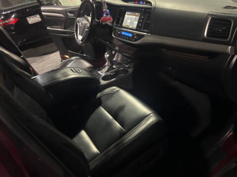 2017 Toyota Highlander SE