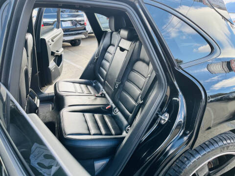 2015 Porsche Macan Turbo