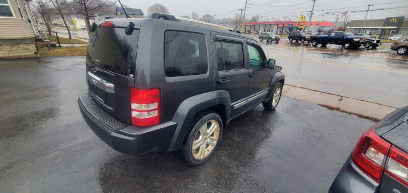 2011 Jeep Liberty Sport photo 3