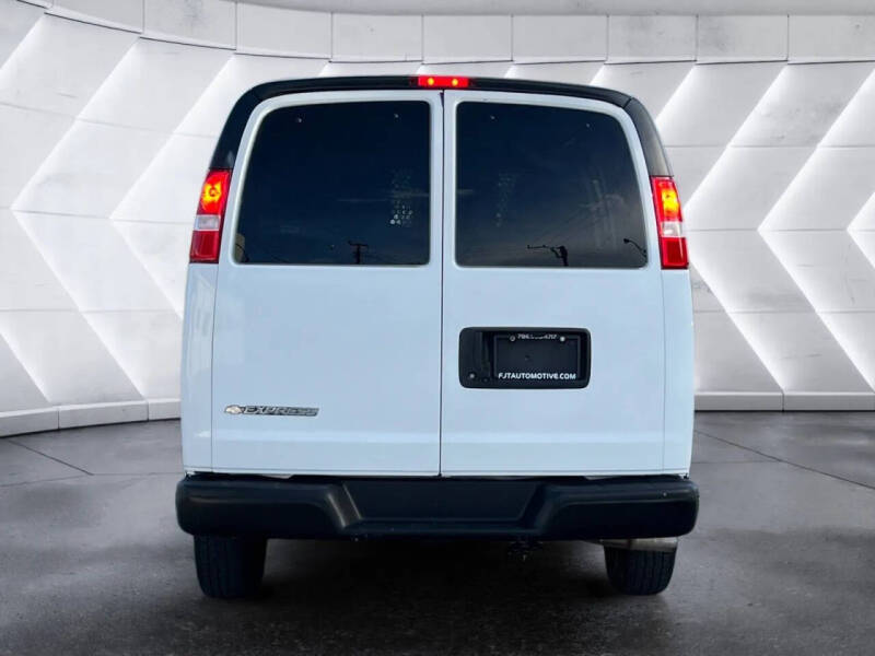 2024 Chevrolet Express 2500