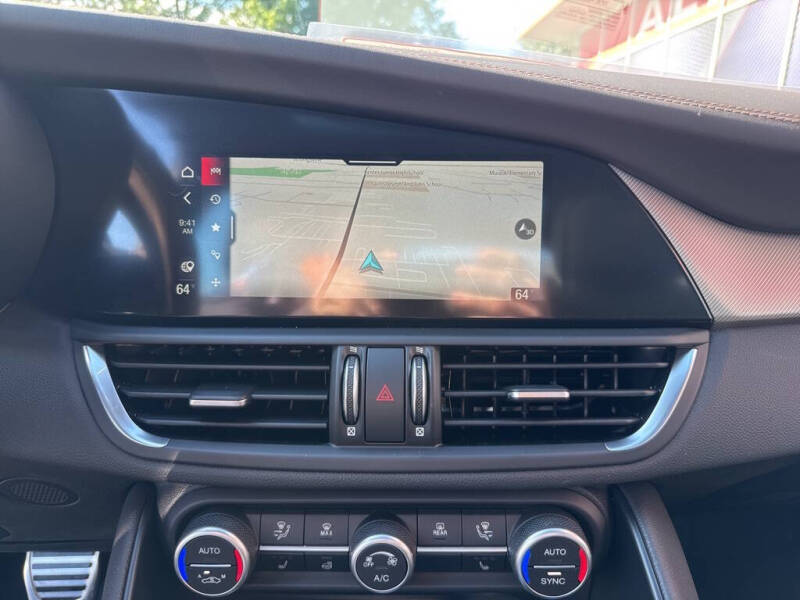 2025 Alfa Romeo Giulia Intensa