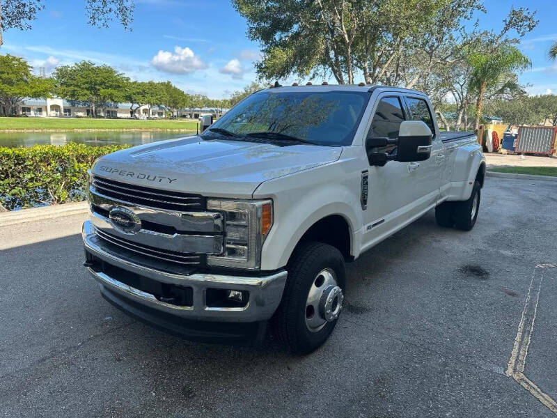 2019 Ford F-350 Super Duty Lariat's photo