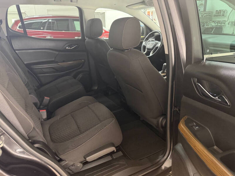 2017 GMC Acadia SLE-2