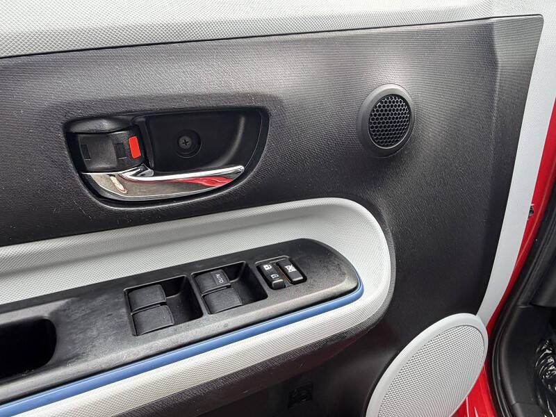 2013 Toyota Prius c Two