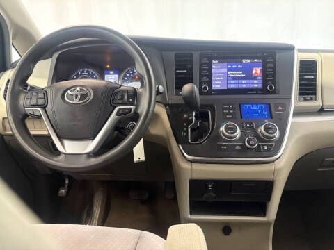 2018 Toyota Sienna LE 7-Passenger