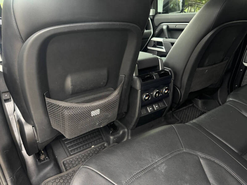 2023 Land Rover Defender 130 SE