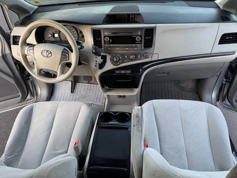 2011 Toyota Sienna LE 7-Passenger Auto Access Seat