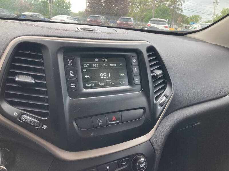 2017 Jeep Cherokee Sport