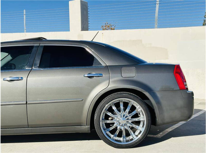 2008 Chrysler 300 C photo 11