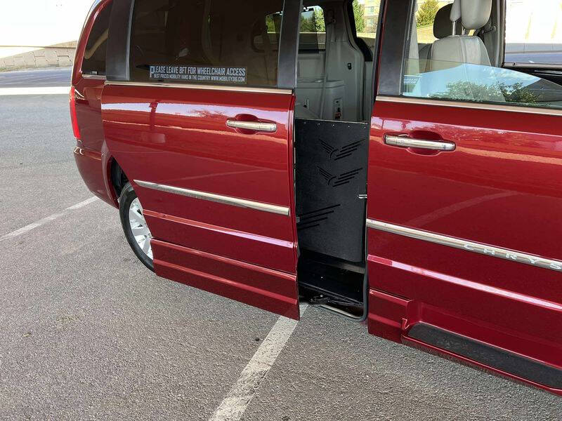 2016 Chrysler Town and Country Touring