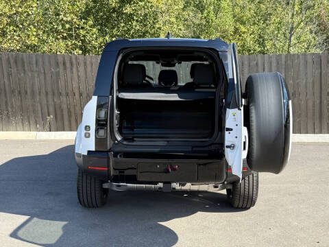 2026 Land Rover Defender 110 P300 S