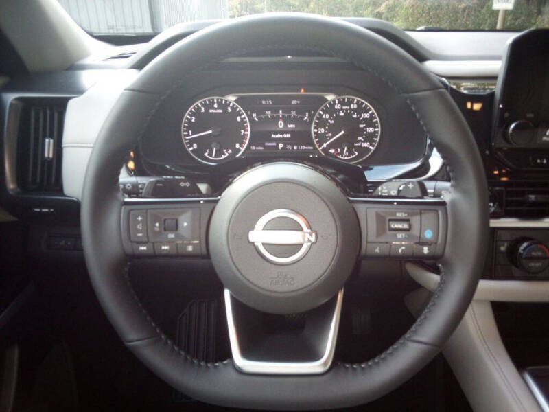 2025 Nissan Pathfinder SL