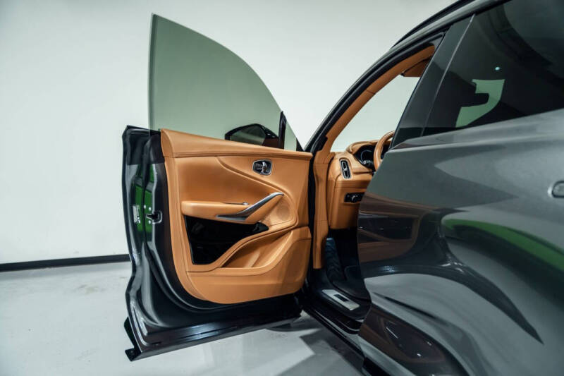 2023 Aston Martin DBX 707
