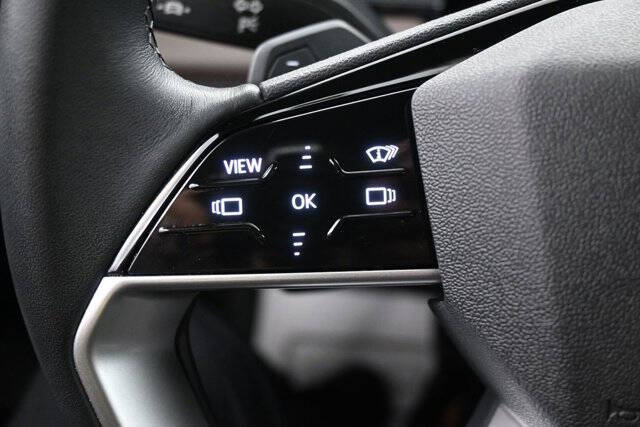 2025 Audi Q6 e-tron quattro Premium Plus