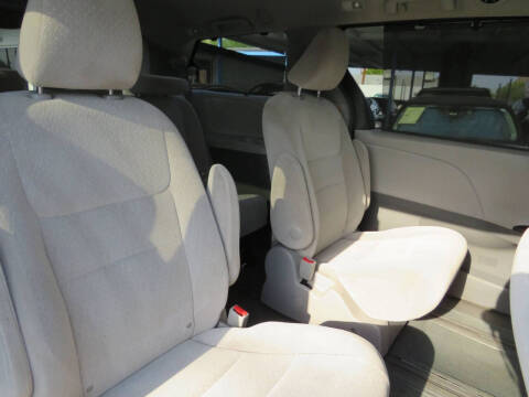 2017 Toyota Sienna LE 7-Passenger