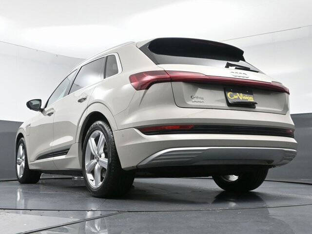 2019 Audi e-tron quattro Premium Plus