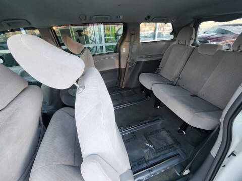 2017 Toyota Sienna LE 7-Passenger