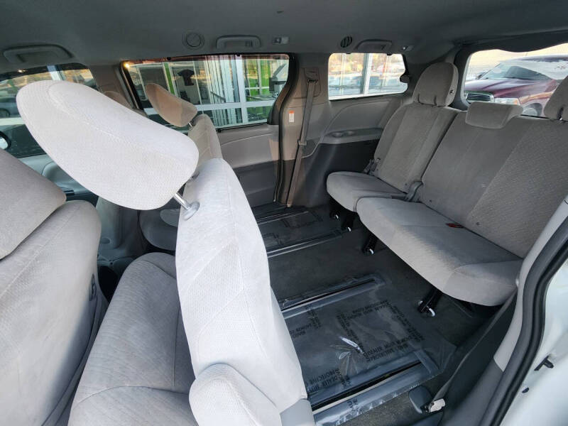 2017 Toyota Sienna LE 7-Passenger