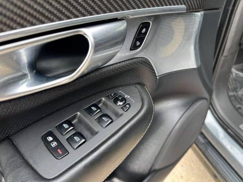 2019 Volvo XC90 T6 R-Design