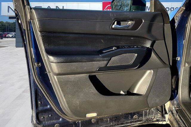 2022 Nissan Pathfinder SV