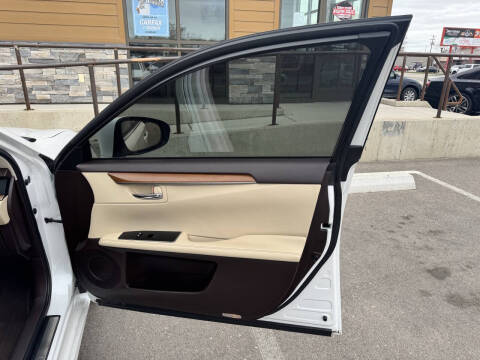 2016 Lexus ES 300h