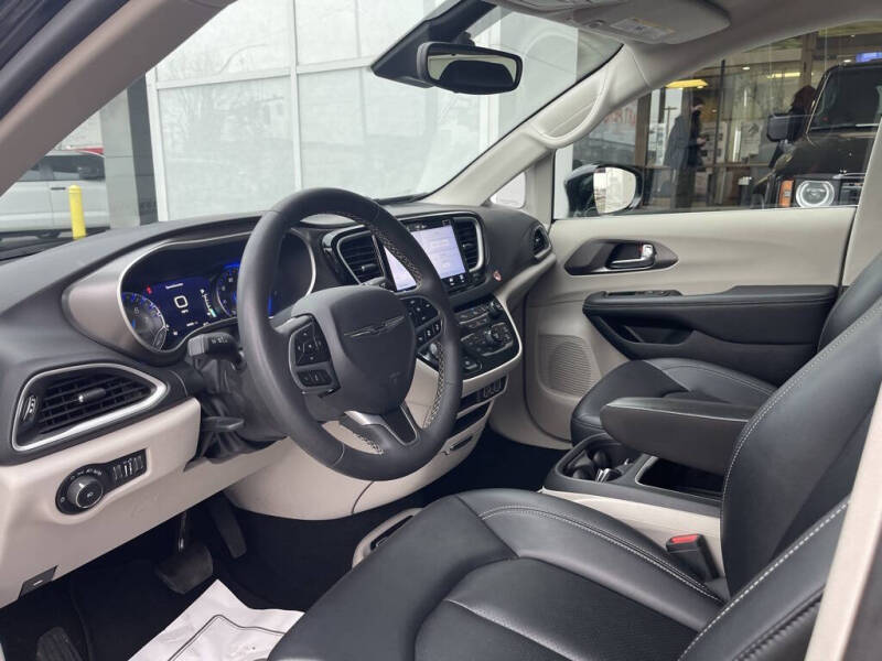 2024 Chrysler Pacifica Touring L