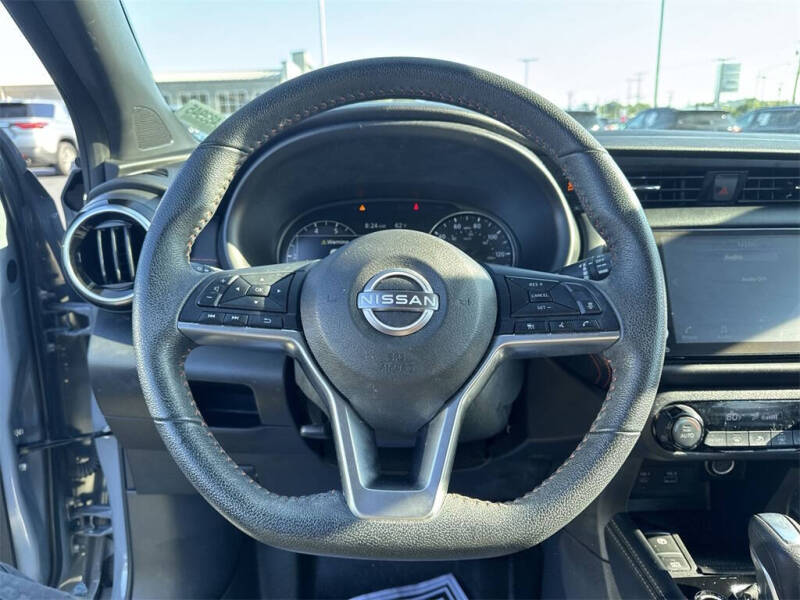 2023 Nissan Kicks SR