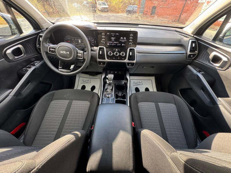2022 Kia Sorento LX
