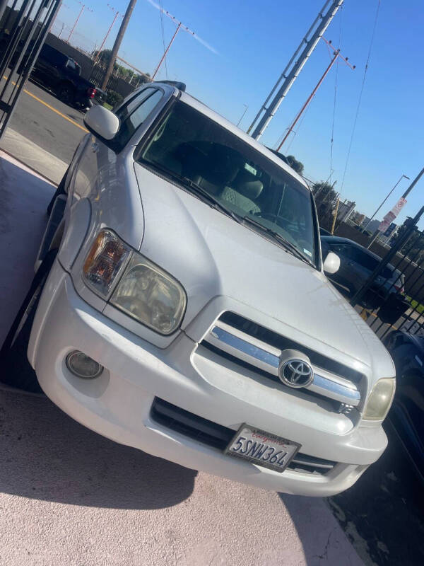 2006 Toyota Sequoia Limited's photo