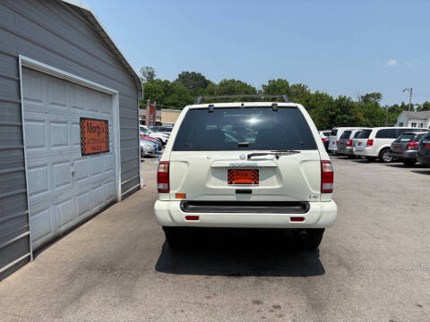 2004 Nissan Pathfinder LE Platinum