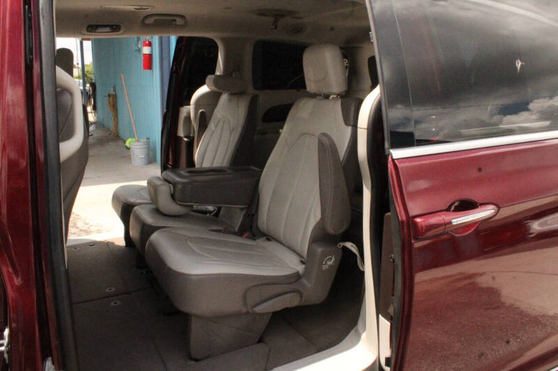 2017 Chrysler Pacifica Touring-L