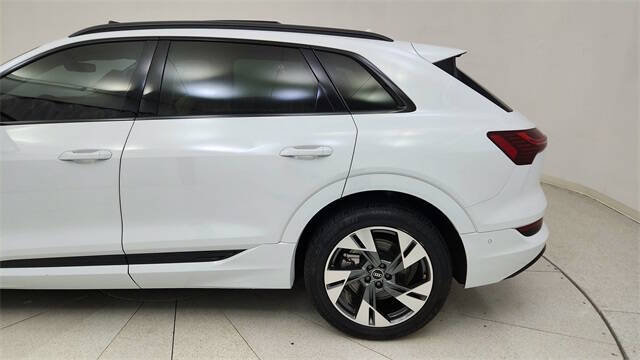 2022 Audi e-tron quattro Premium