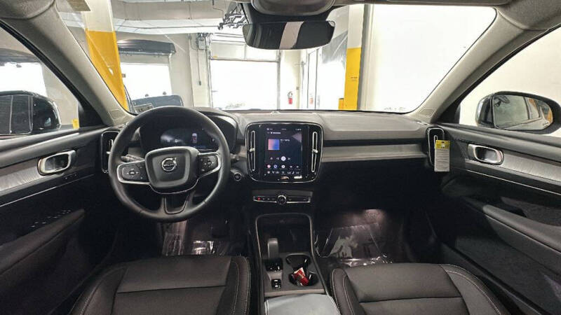2026 Volvo XC40 B5 Core