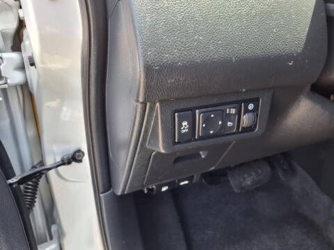 2012 Nissan Versa 1.8 SL