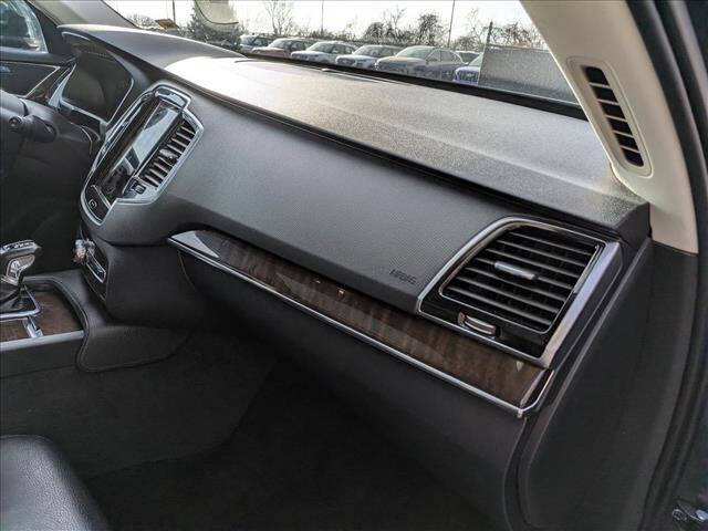 2016 Volvo XC90 T6 Momentum